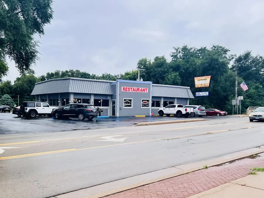 Country House Restaurant building at 10 3rd St, LaSalle